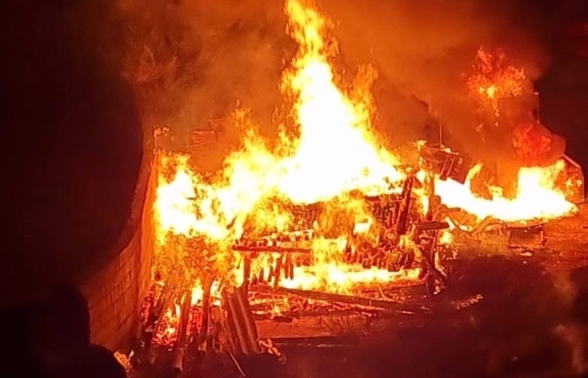 (Video) Incendio a Sellia, le fiamme minacciano le abitazioni  - 