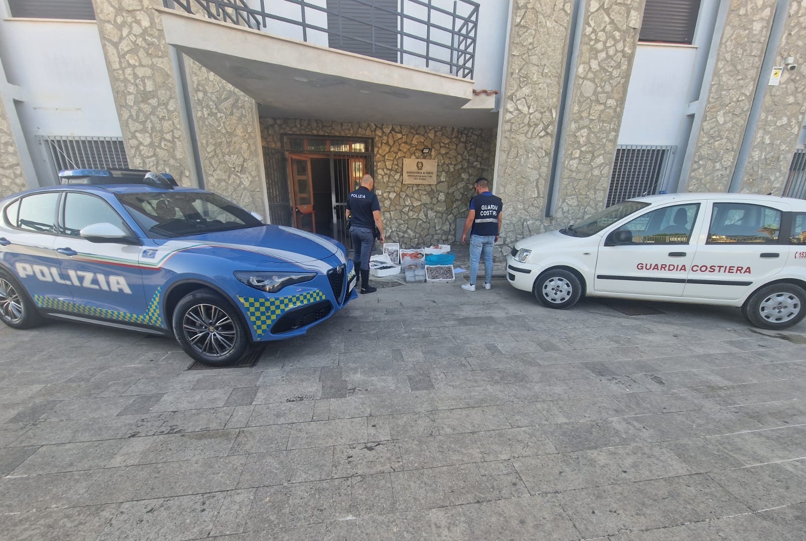 Cirò Marina - Pesce senza tracciabilità: sequestri e multe al porto - 