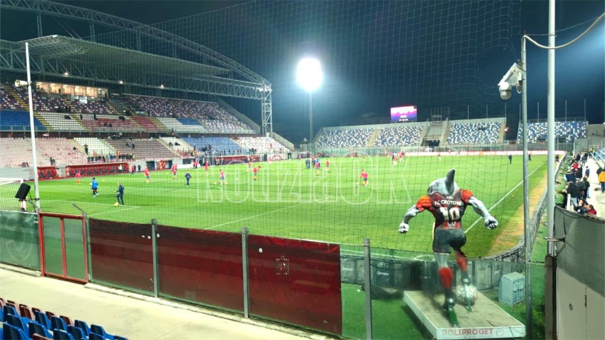 #CrotoneCosenza | C'è aria di Derby: all'Ezio Scida una festa a tinte rossoblù -