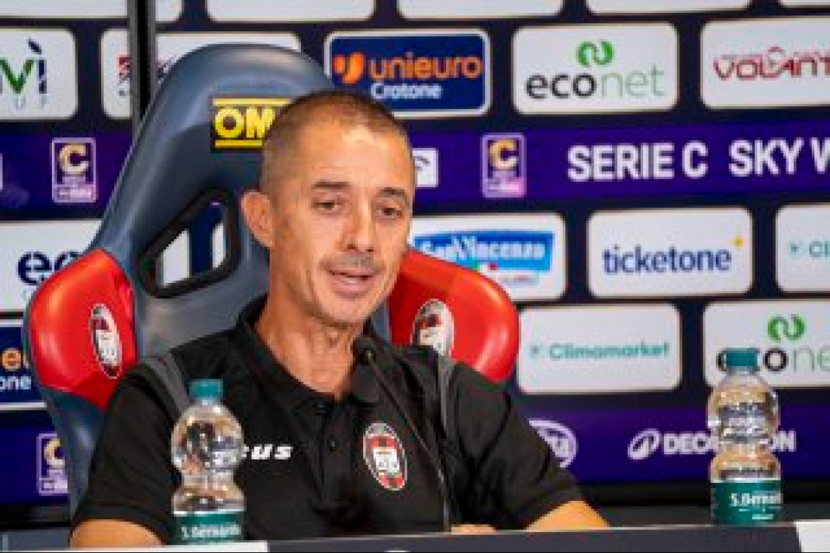 #CrotoneCosenza | Longo: "Vogliamo crescere, rispettare gli avversari e puntare sul collettivo fino alla fine" - 