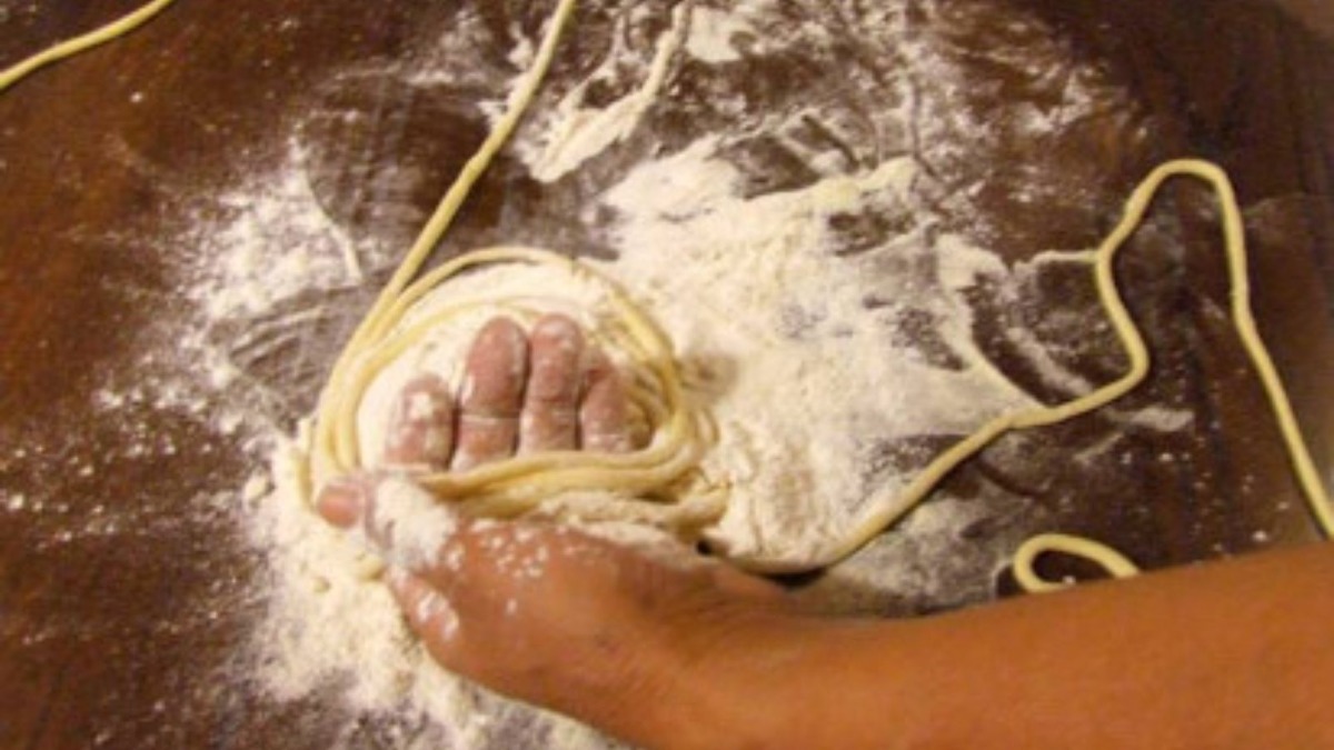 Nasce a Lungro la Confraternita Enogastronomica delle “Shtridhëlat” -
