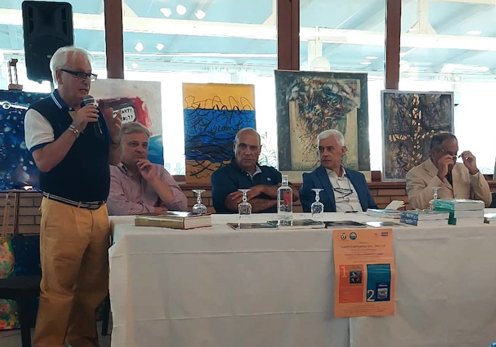 Montepaone - Un'arte che parla di emigrazione, dolore e speranza -