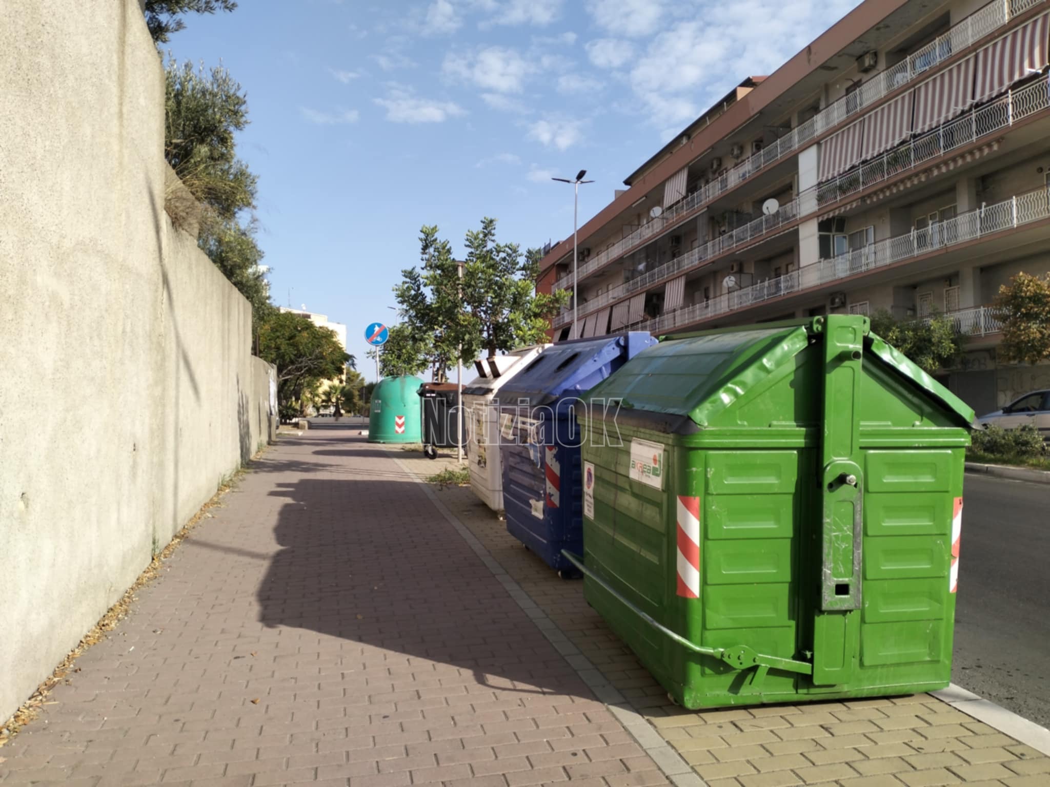 Crotone, cassonetti spostati dopo le segnalazioni -