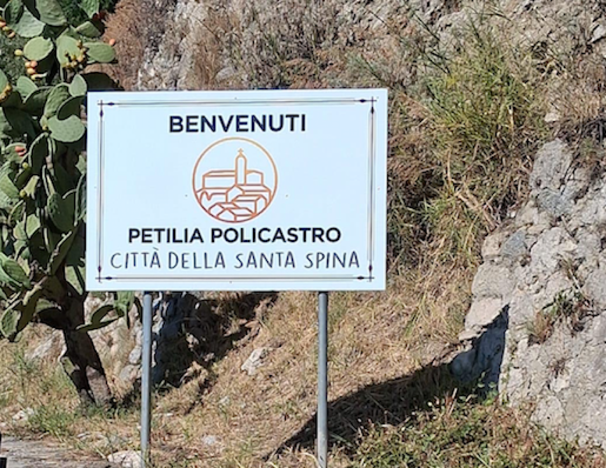Petilia Policastro - Una targa per la “Città della Santa Spina” -