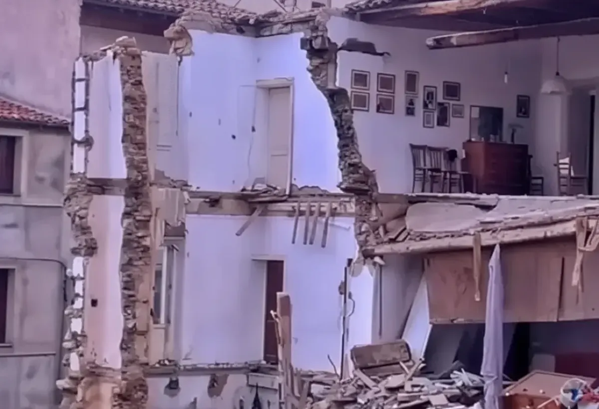 Lamezia Terme, cede un’altra parte del palazzo crollato - 