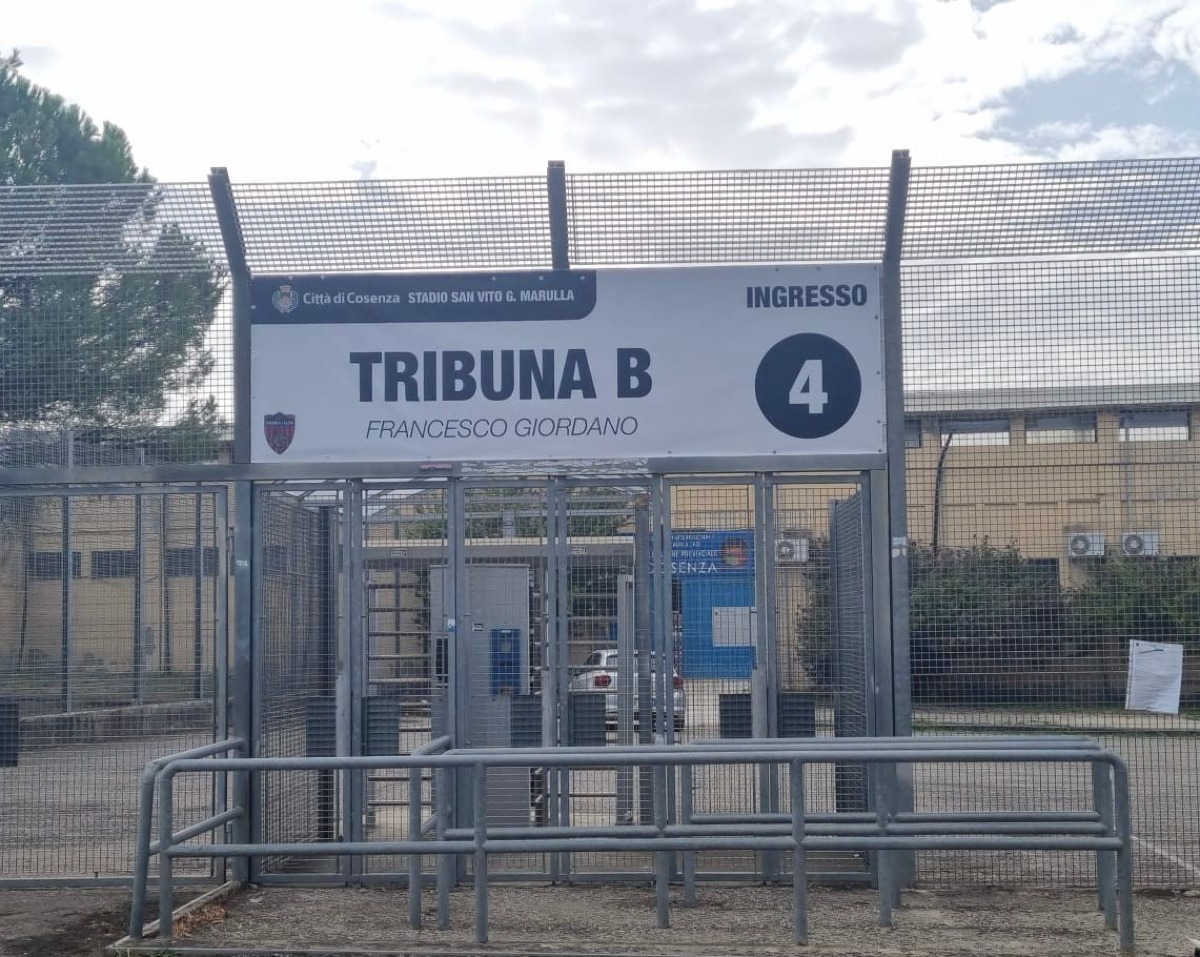 Cosenza, nuove intitolazioni degli spalti dello Stadio "San Vito - G. Marulla" -