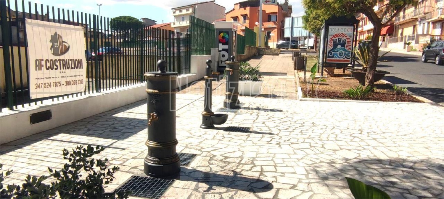 (Foto) Isola di Capo Rizzuto, rivive la storia: riqualificate le fontanelle di via Crotone -