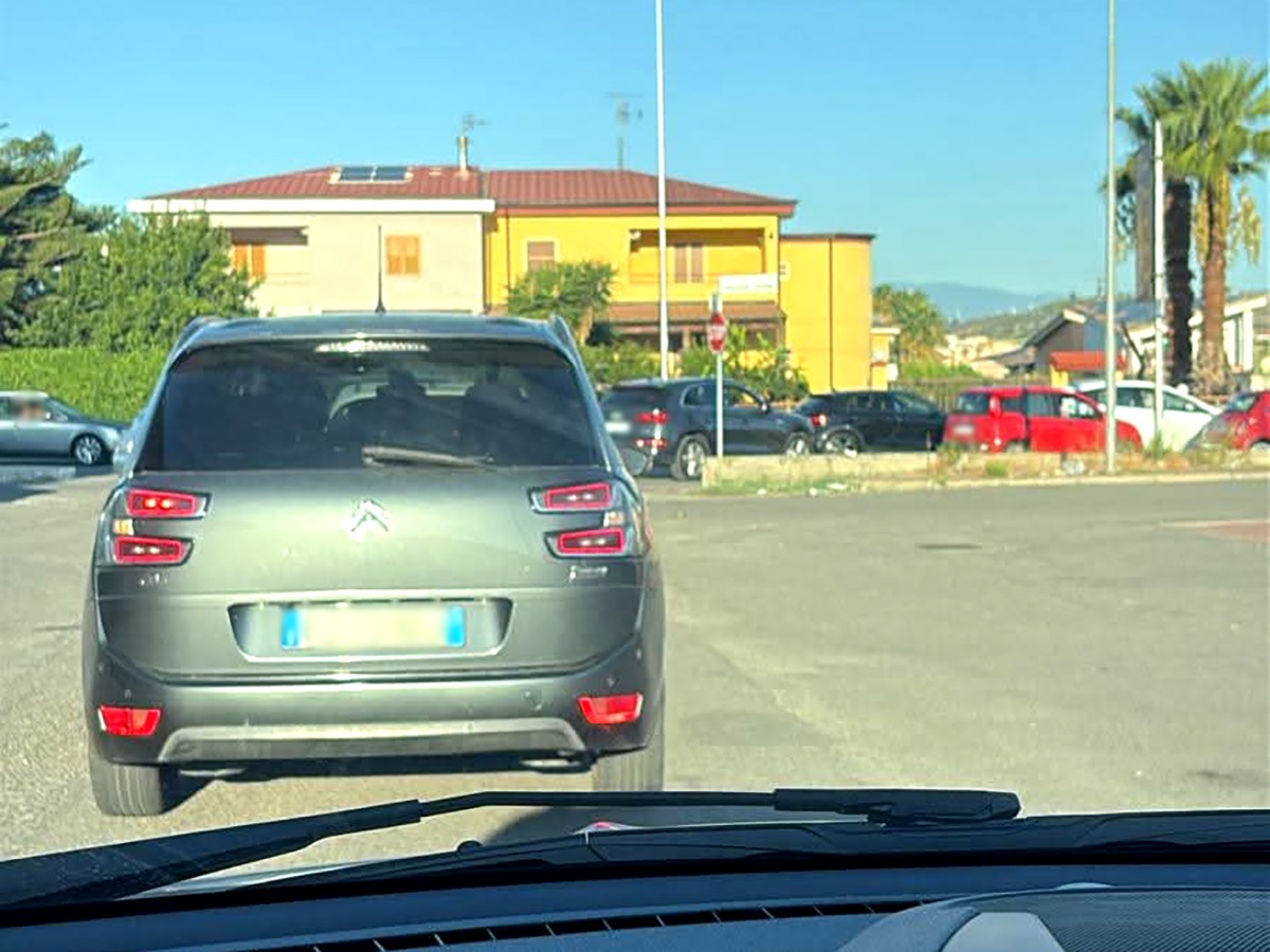 Crotone - Farina nel caos: con l’inizio della scuola tornano traffico e disagi - 