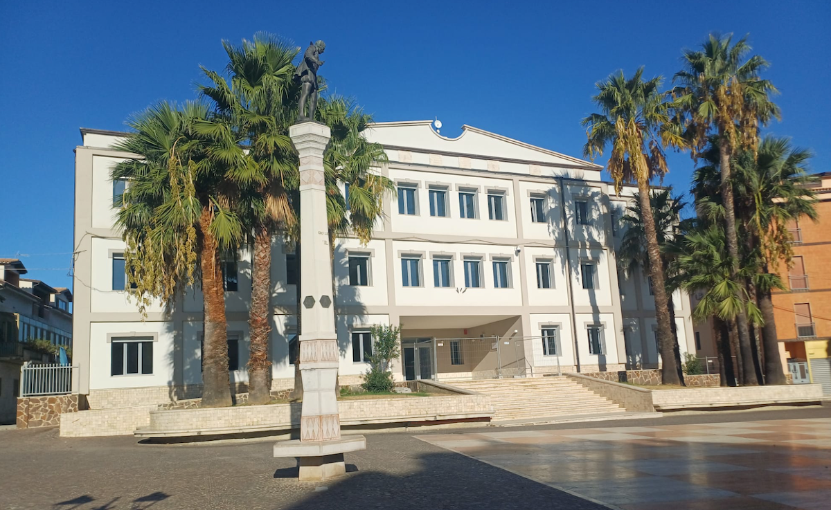 Cutro - Inaugurata la scuola riqualificata di piazza Di Bona -