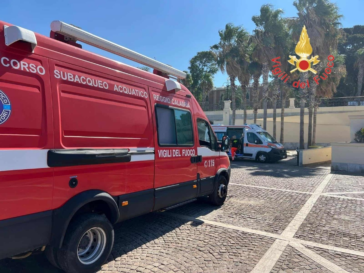 Bagnante salvato dai Vigili del Fuoco e sottoposto alle cure -