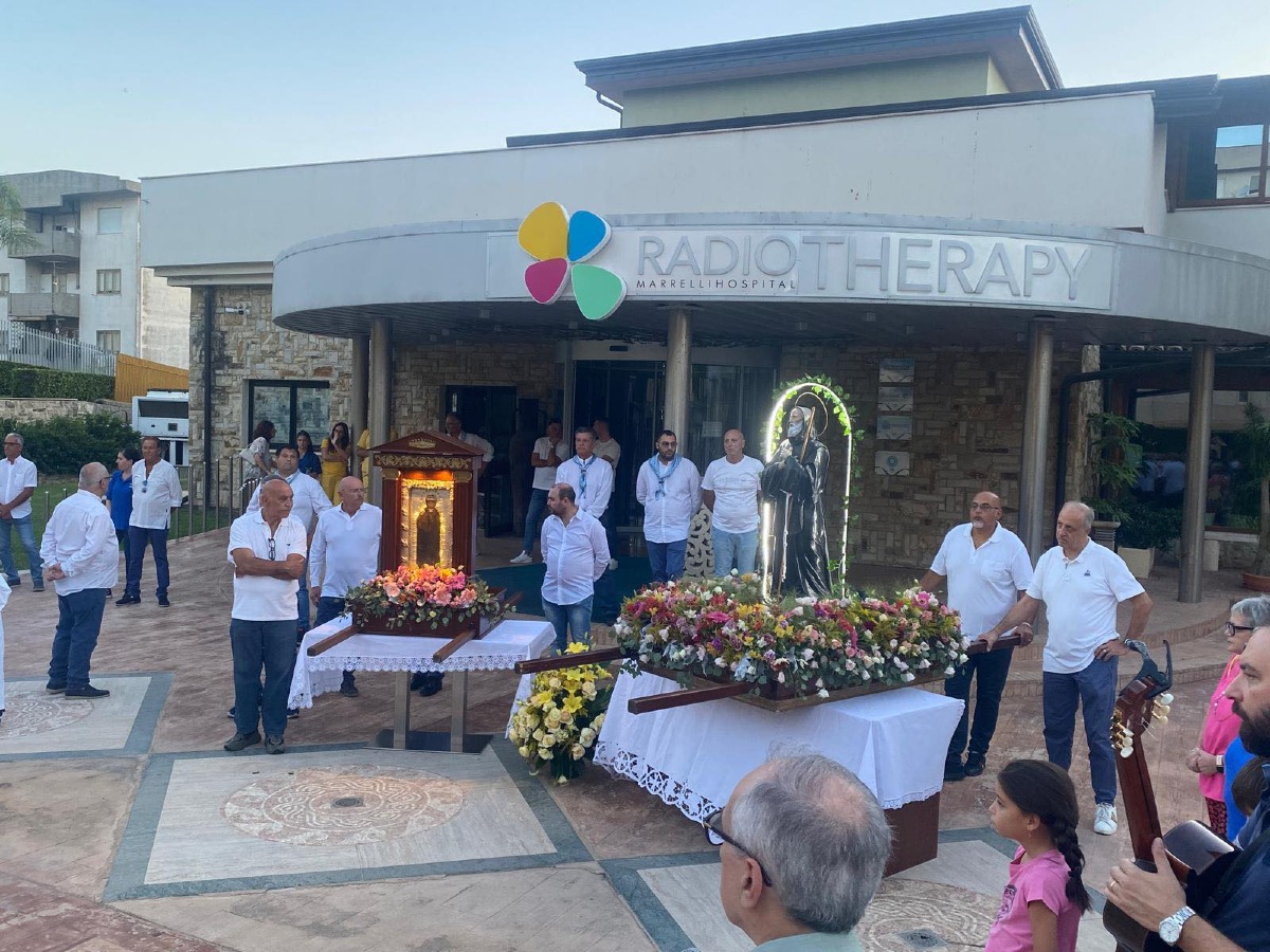 San Francesco da Paola unisce la borgata: festa e preghiera nel quartiere crotonese - 