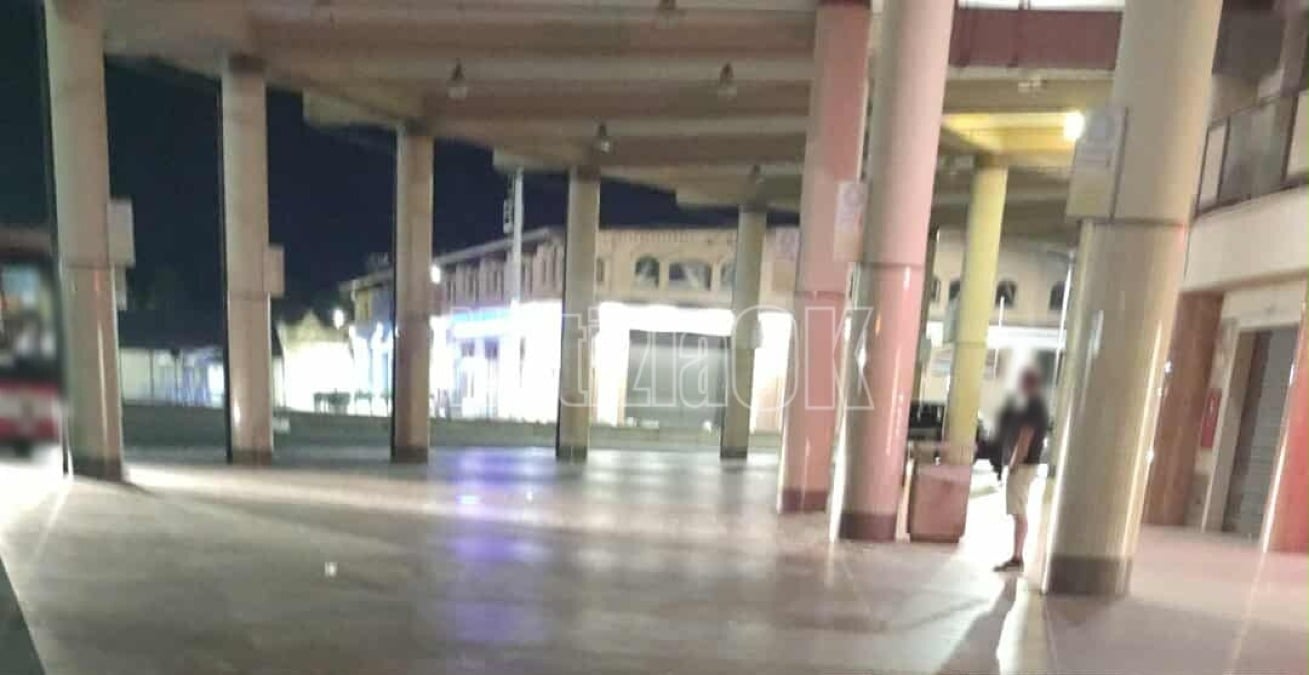 Corsa Crotone-Isola C.R. tra ritardi, biciclette e proteste: pendolari bloccati -