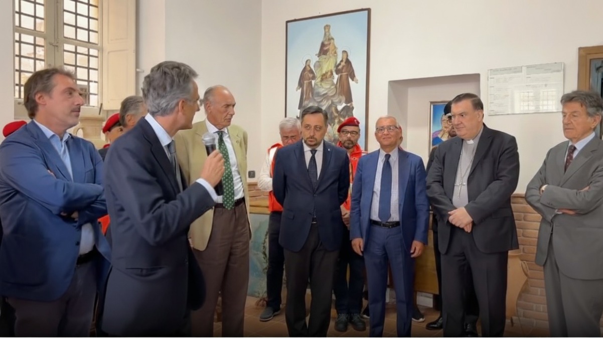 Catanzaro, dignità e cura personale: inaugurate le docce per i senza dimora - 