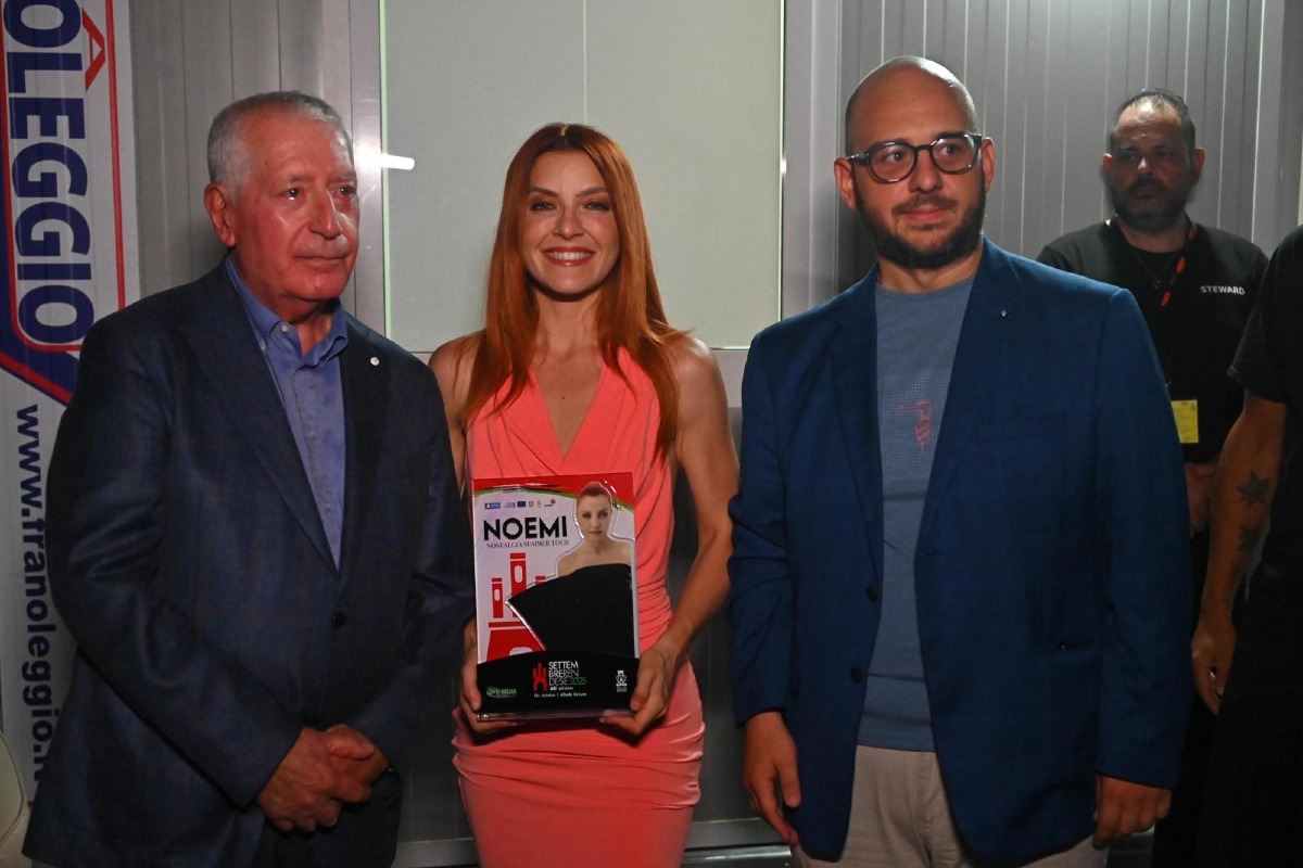 Boom di presenze per l’apertura del Settembre Rendese: Noemi infiamma Via Rossini -