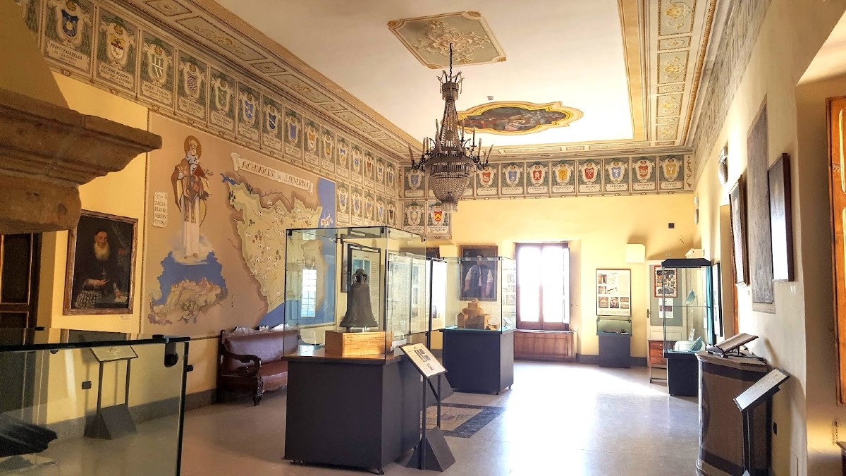 Santa Severina, la mostra “Il Dono” celebra l’arte come identità della comunità - 