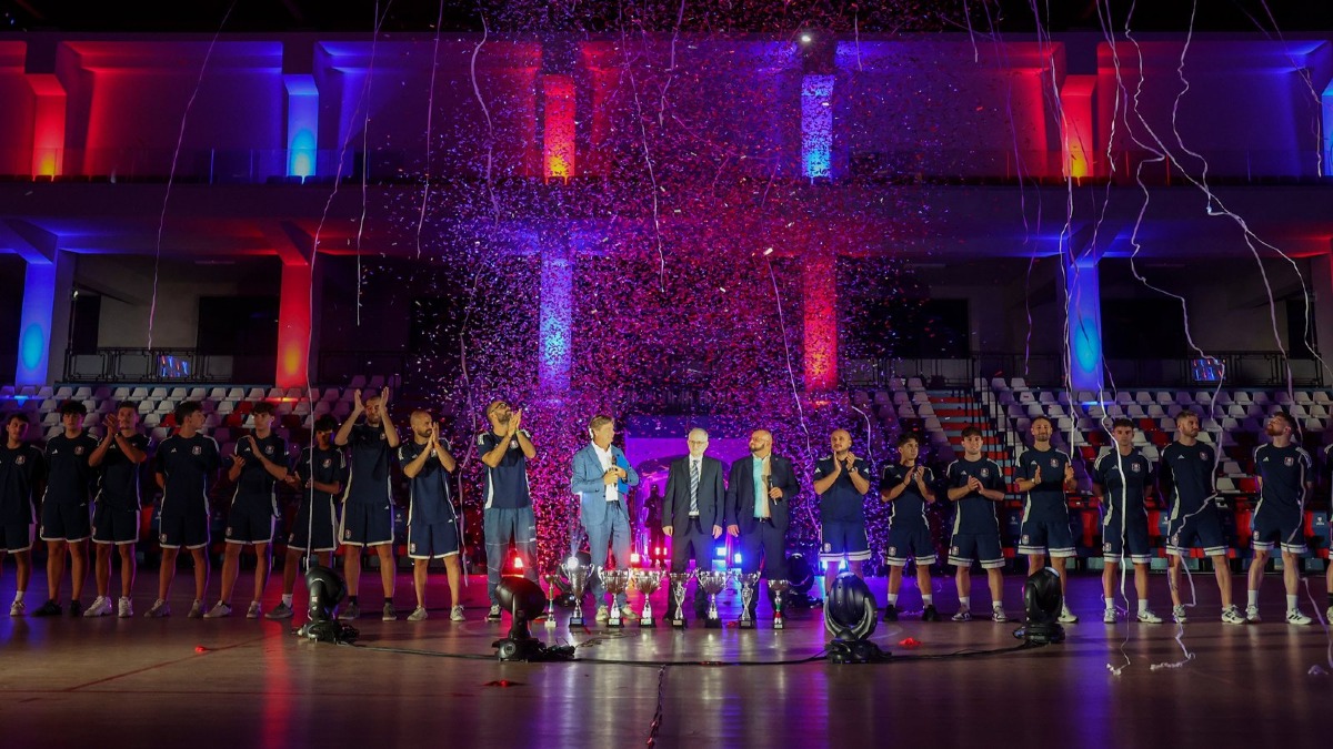 Notte rossoblù da record al PalaPirossigeno: presentate le squadre di Futsal e Basket - 