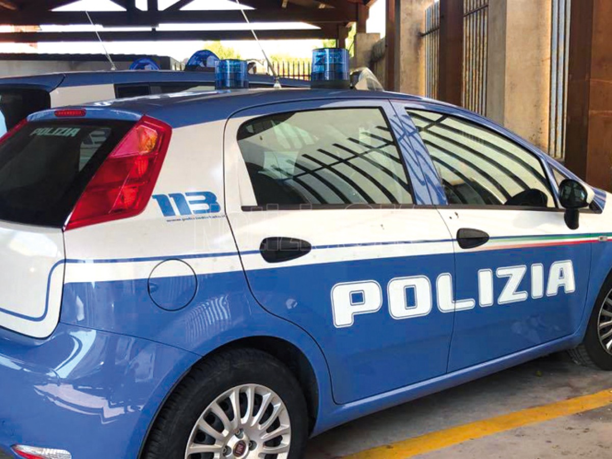 Crotone, 21enne arrestato dalla Polizia per atti persecutori: attivato il Codice Rosso - 