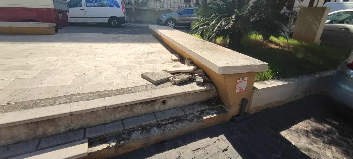 Nei Quartieri di Crotone: si perdono i pezzi in Piazza Lea Garofalo -