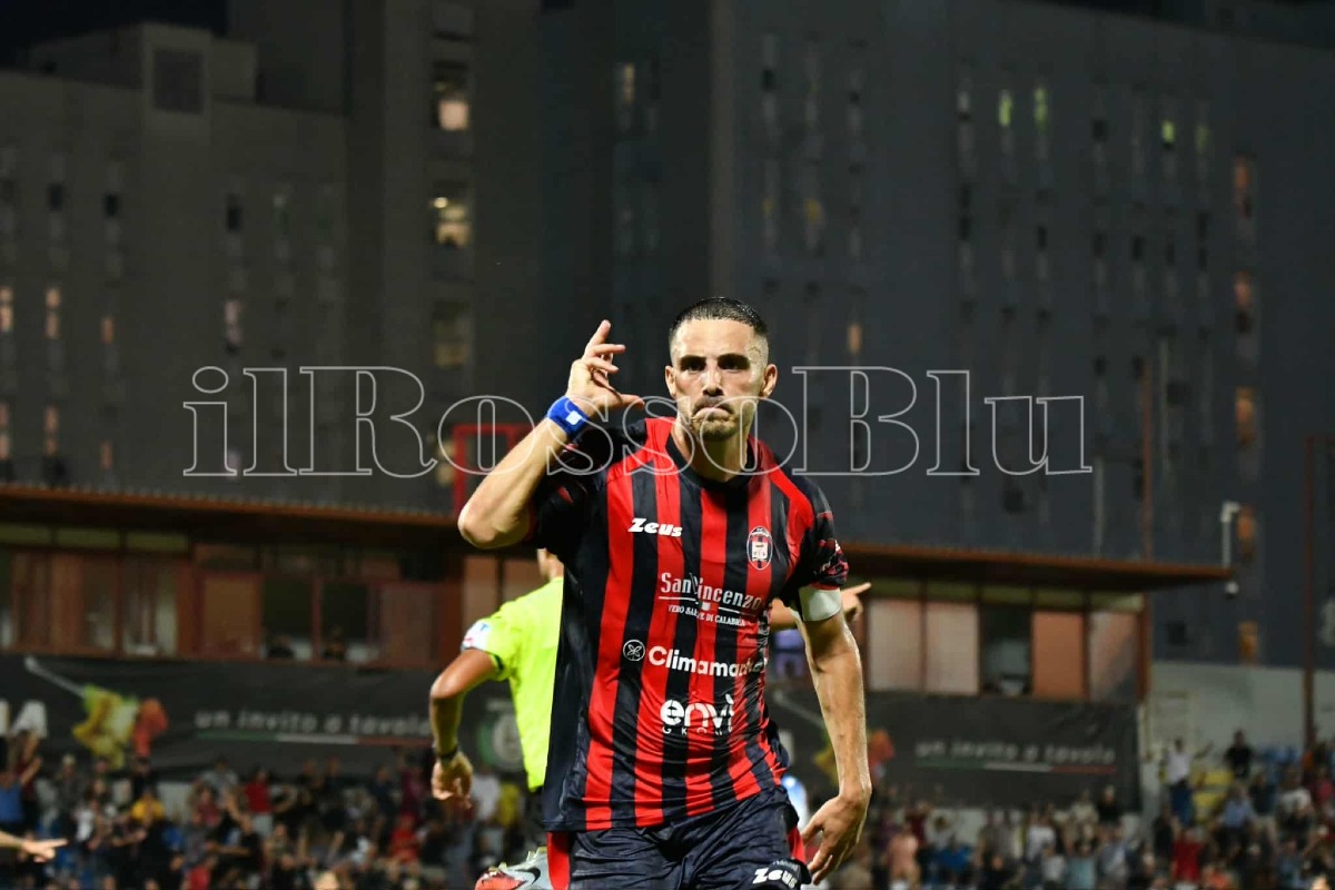 #CrotoneSiracusa 2-0 | I rossoblù escono alla distanza, decidono Cargnelutti e Gomez - 