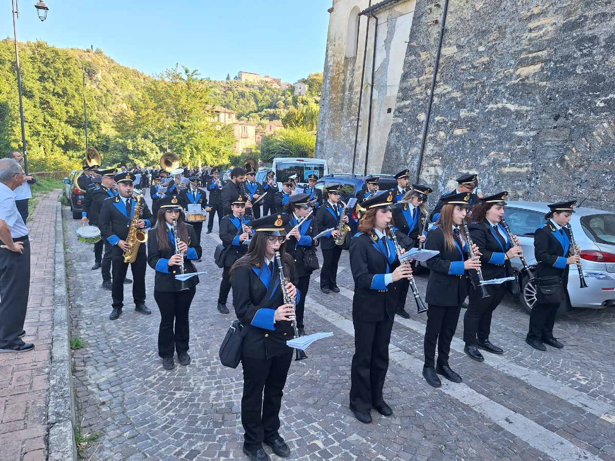 Mendicino abbraccia la musica bandistica: straordinario successo per il 1° Raduno -