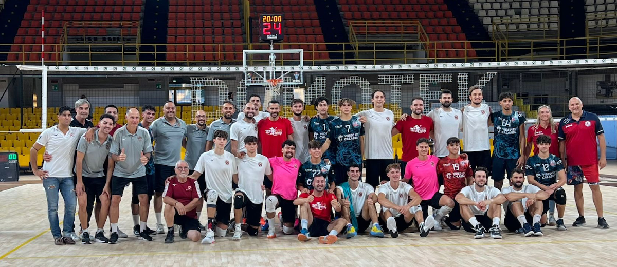 Pallavolo Crotone - Buona la prima uscita stagionale per i Tritoni -