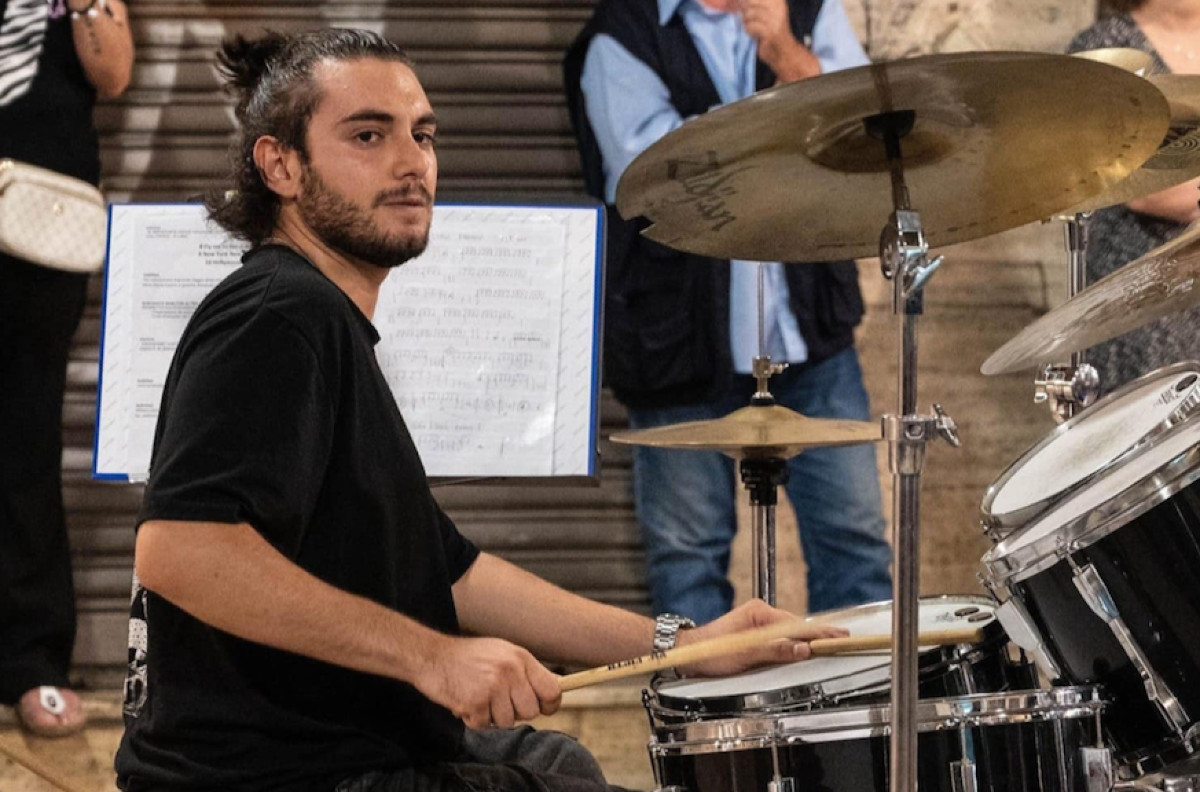 Il crotonese Giuseppe Scuteri tra il ritmo della batteria e la poesia dell’anima - 