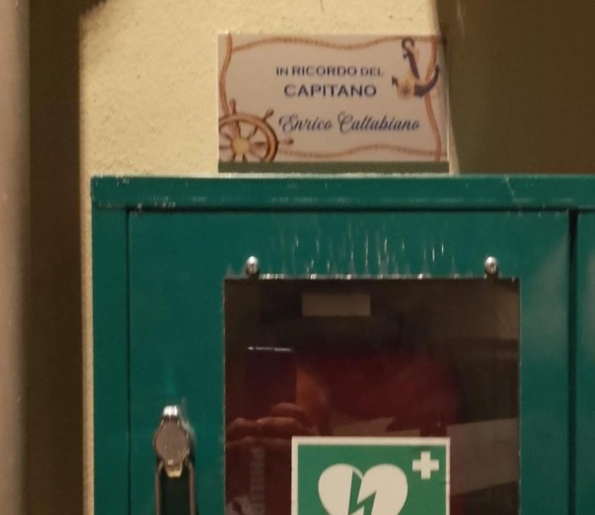 Un gesto di generosità per la comunità: donato un defibrillatore a Torre Melissa - 