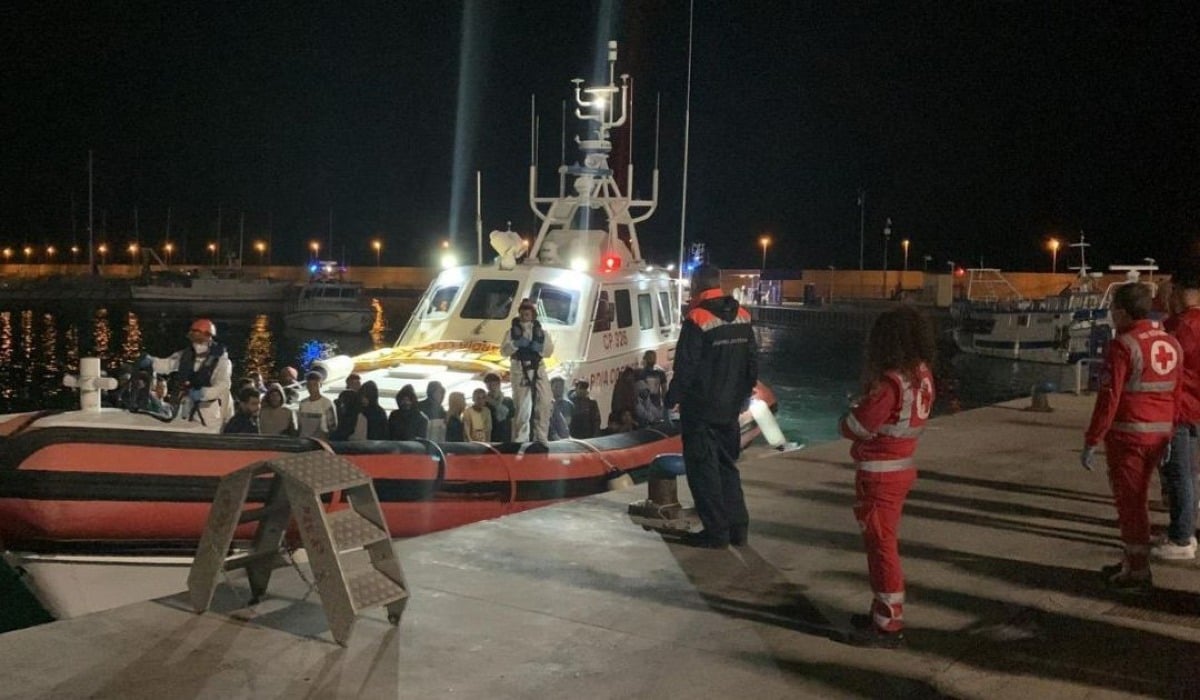 Sbarco di 125 persone a Roccella Jonica: tra loro 19 minori e 33 donne - 