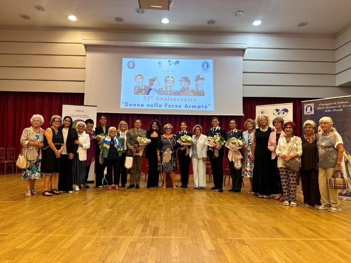 Cosenza - Donne in uniforme: 25 anni di storia, coraggio e cambiamento -