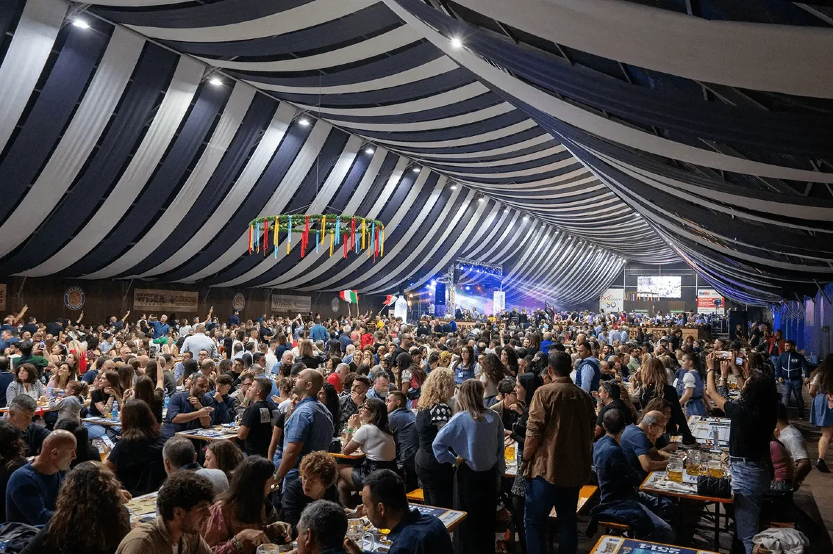 L’Oktoberfest Calabria torna a Rende: birra, musica e tradizione bavarese - 