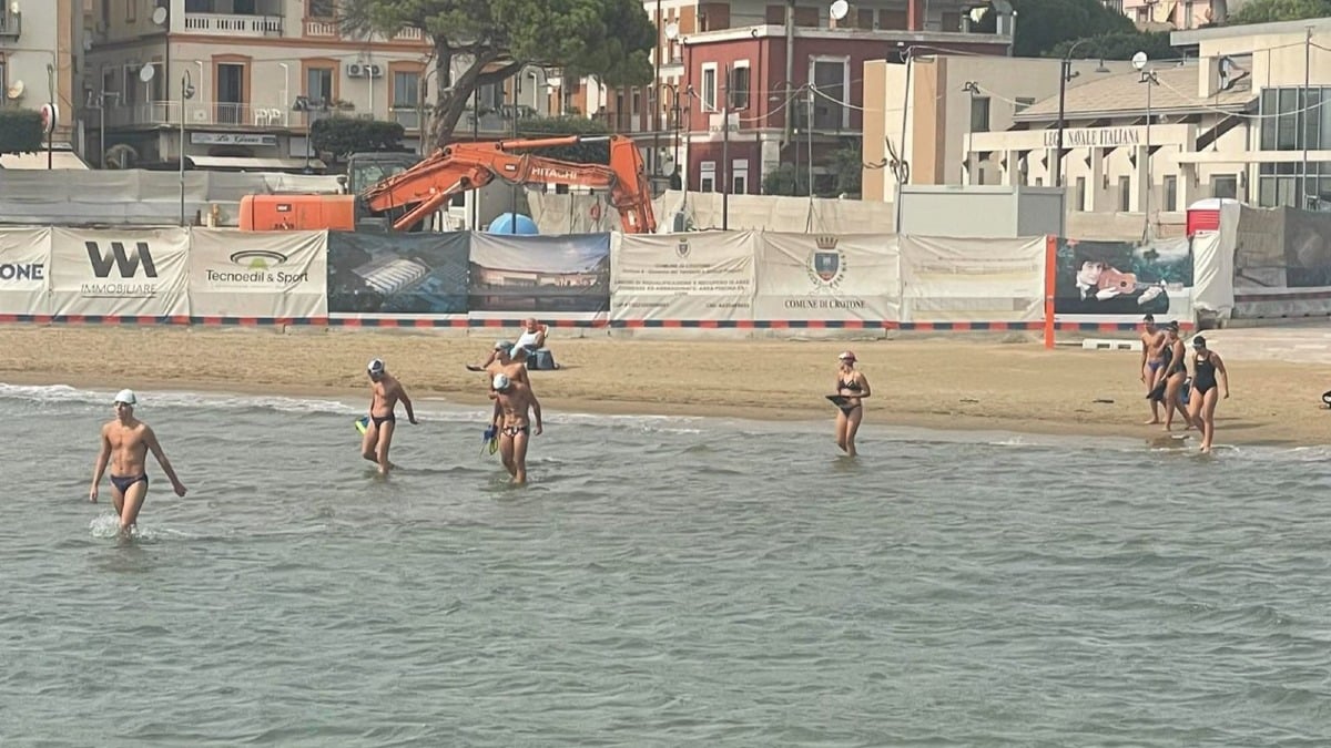 Kroton Nuoto costretta a trasferirsi: un'estate al mare e da domani tutti a Catanzaro - 