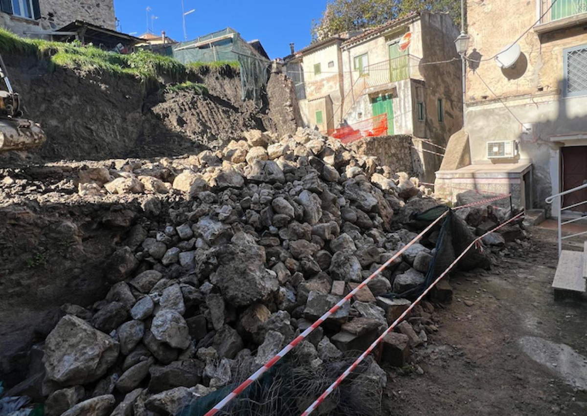Corigliano-Rossano - San Biagio, avviati i lavori di messa in sicurezza dopo il crollo del muro - 