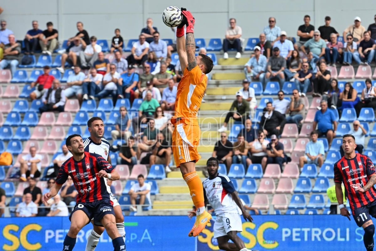 #CrotoneCasertana 0-1 | Rossoblù sconfitti dagli avversari e dalle decisioni avverse - 
