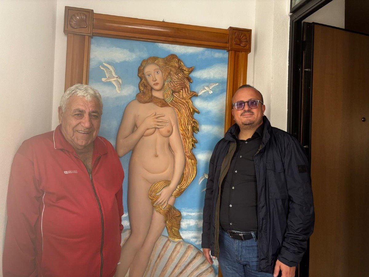 Il Sindaco di Caccuri in visita alla bottega di Peppino Sganga: un patrimonio artistico da valorizzare - 