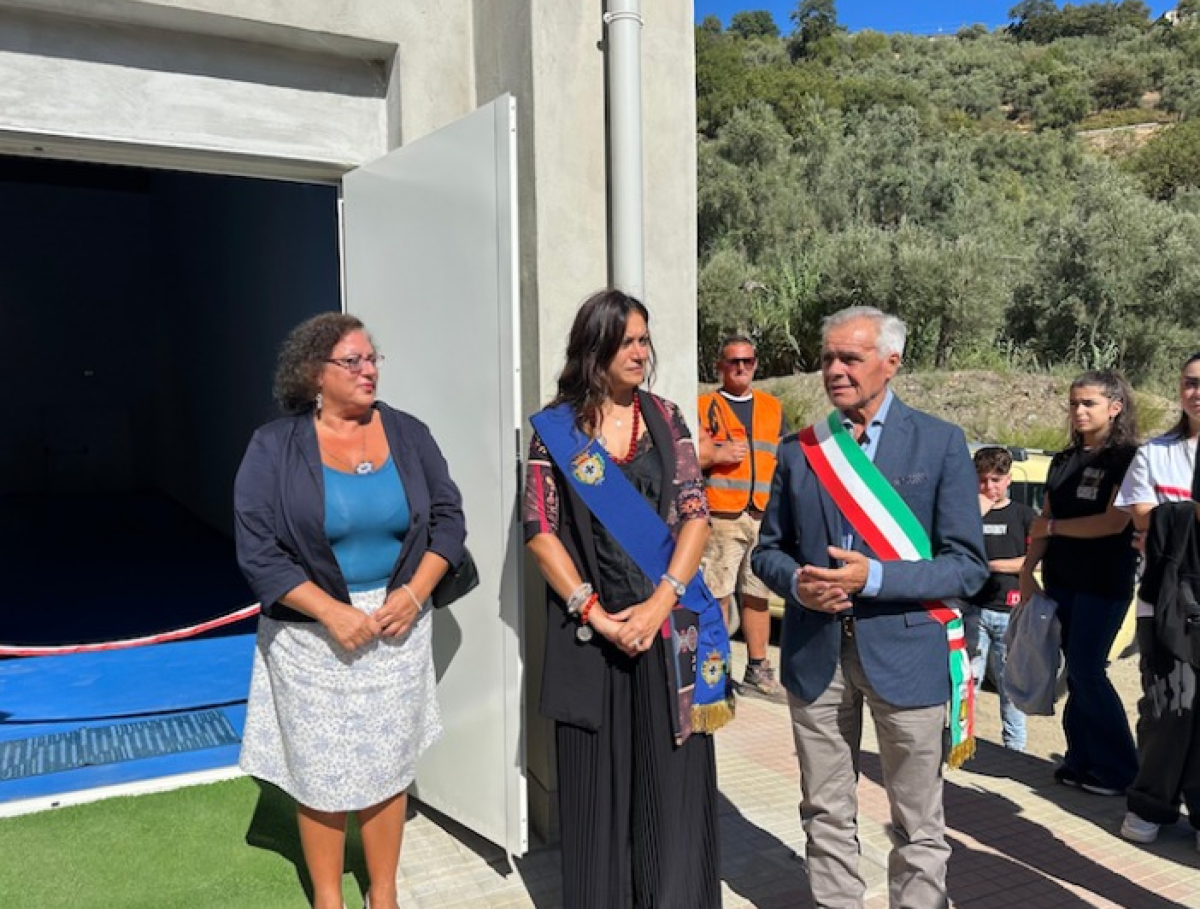 Longobucco ha il suo palazzetto: dopo 12 anni consegnata l'opera polivalente - 