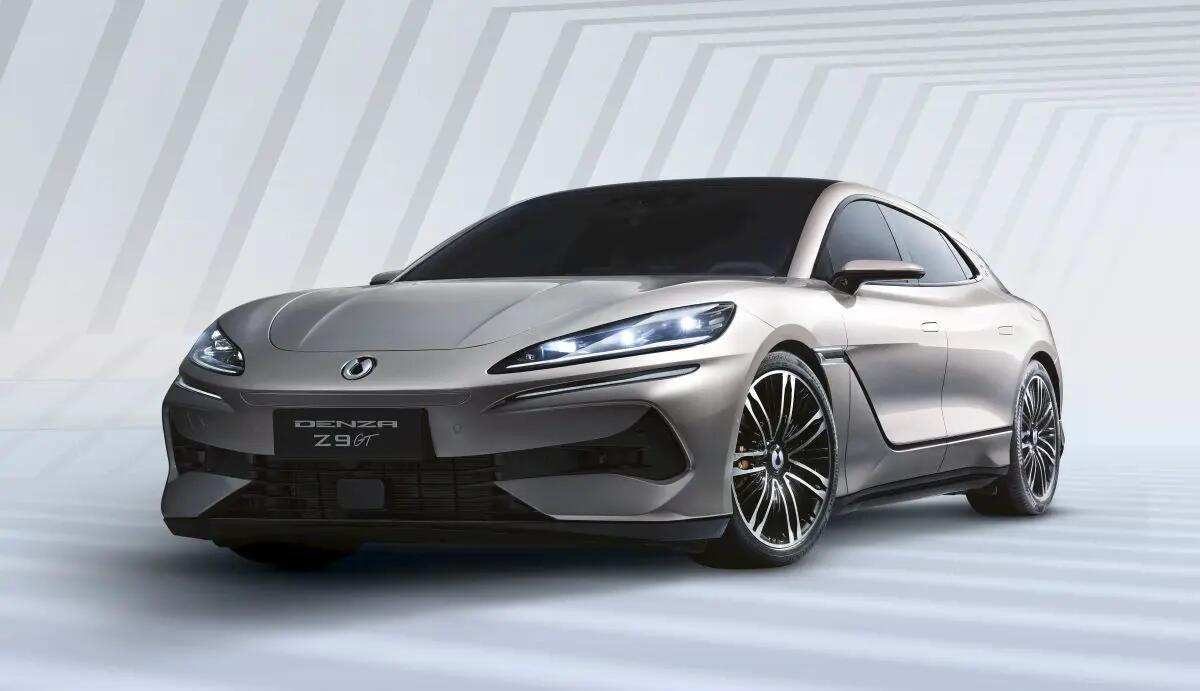 Denza Z9GT in mostra al Salone Nautico di Genova - 