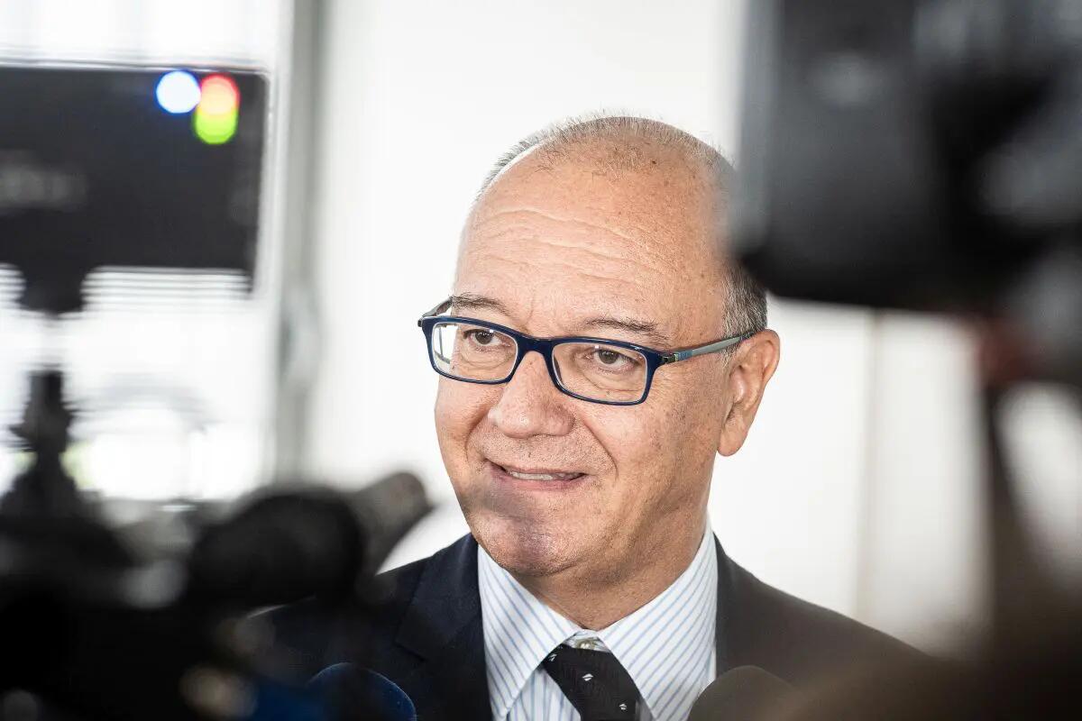 Valditara “Con il divieto del cellulare a scuola tuteliamo la salute dei giovani” -