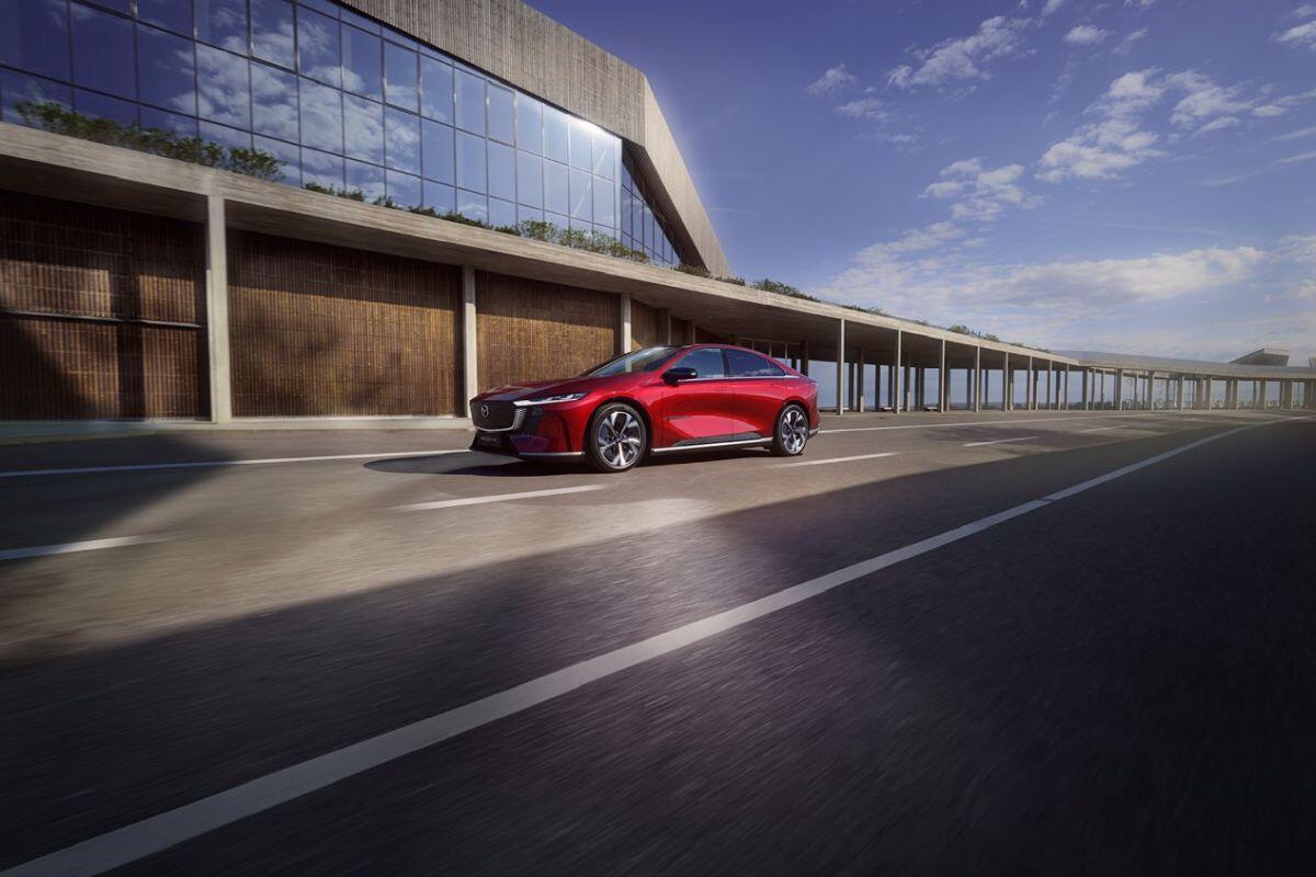 La nuova Mazda6e al Salone dell’Auto di Torino -