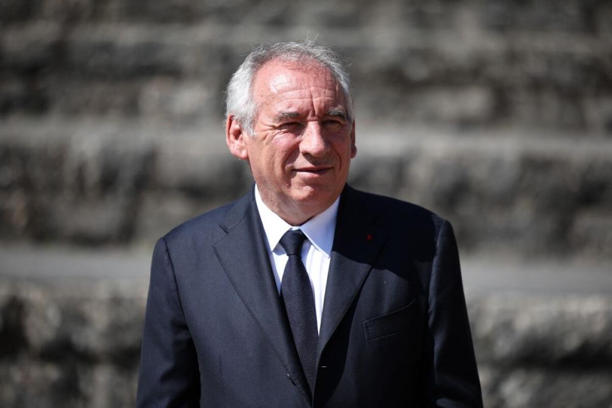 Francia: Bayrou “Urgente una riduzione del debito, questione storica” -