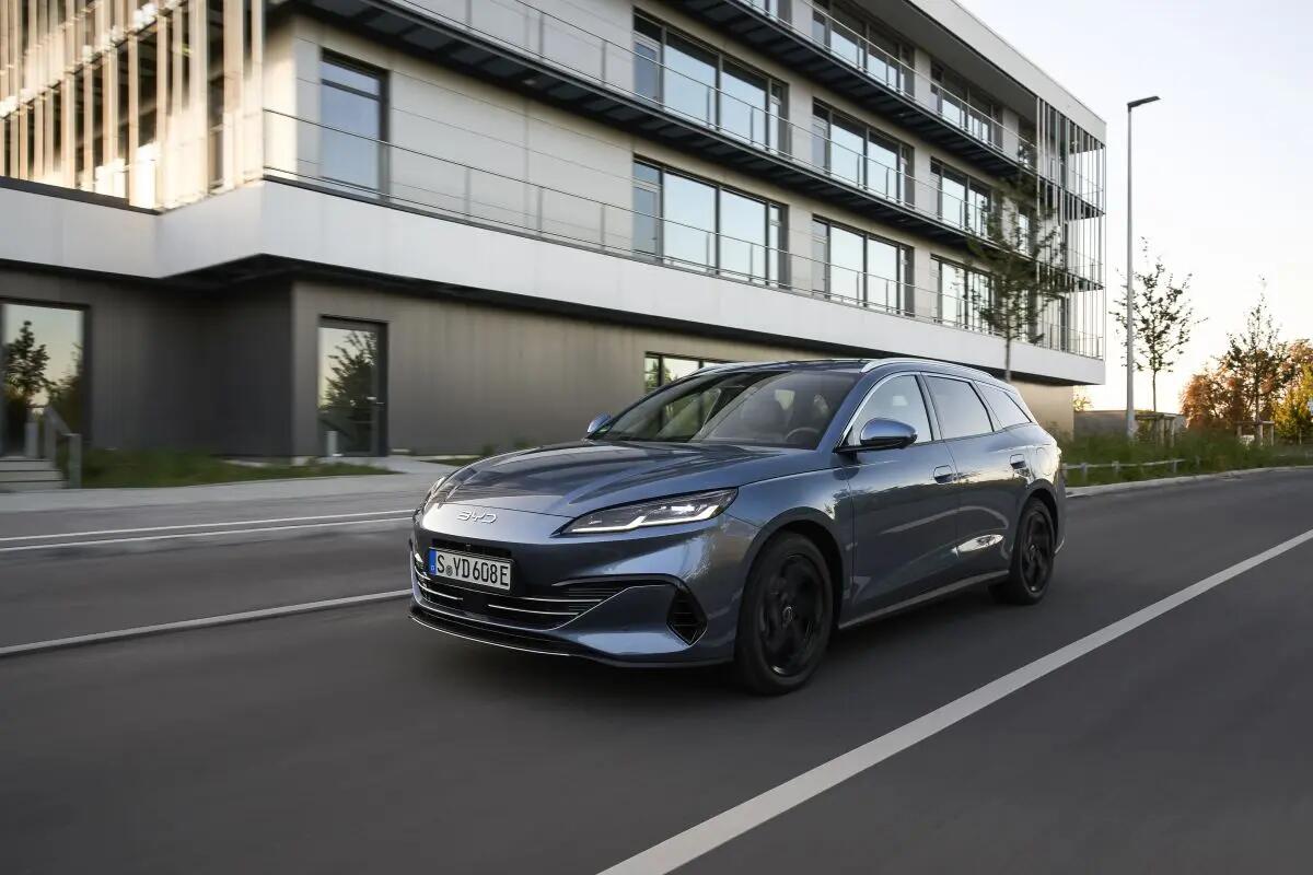 BYD Seal 6 DM-i Touring fa il suo debutto a Monaco - 