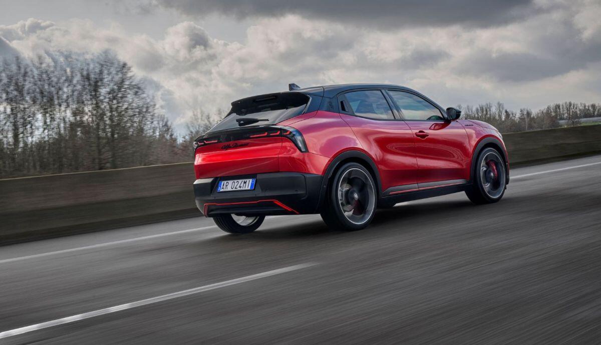 Alfa Romeo Junior, la passione si fa elettrica - 