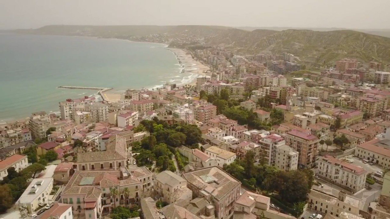Crotone, albo degli artisti locali: strumento per la valorizzazione dell'arte nel territorio - 