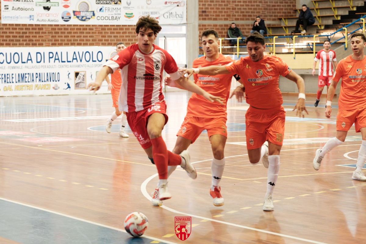 Il  Futsal Soverato torna in campo: sfida al Defender Giovinazzo - Crediti: Futsal Soverato