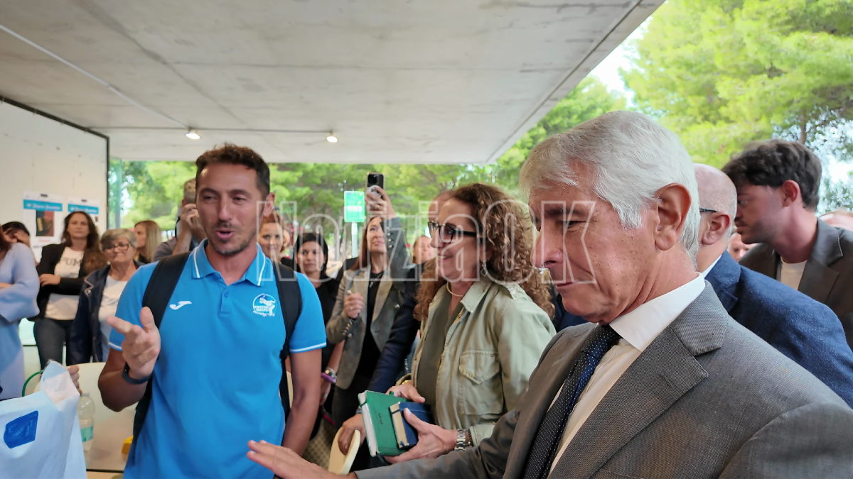 (VIDEO) Crotone, la Kroton Nuoto protesta: Abodi promette di intervenire - 