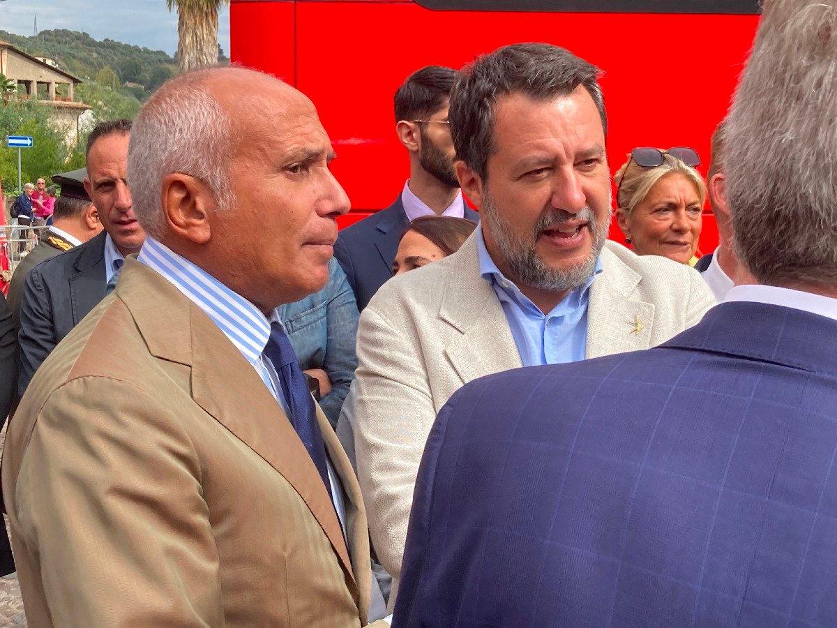Cosenza - Il sindaco chiede un collegamento stabile con gli aeroporti calabresi - 