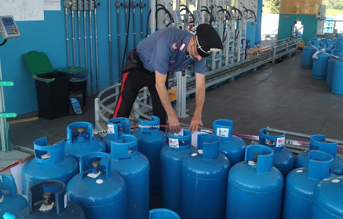 Indagini sui gas: sequestrate oltre 20 bombole a Cassano all’Ionio - 