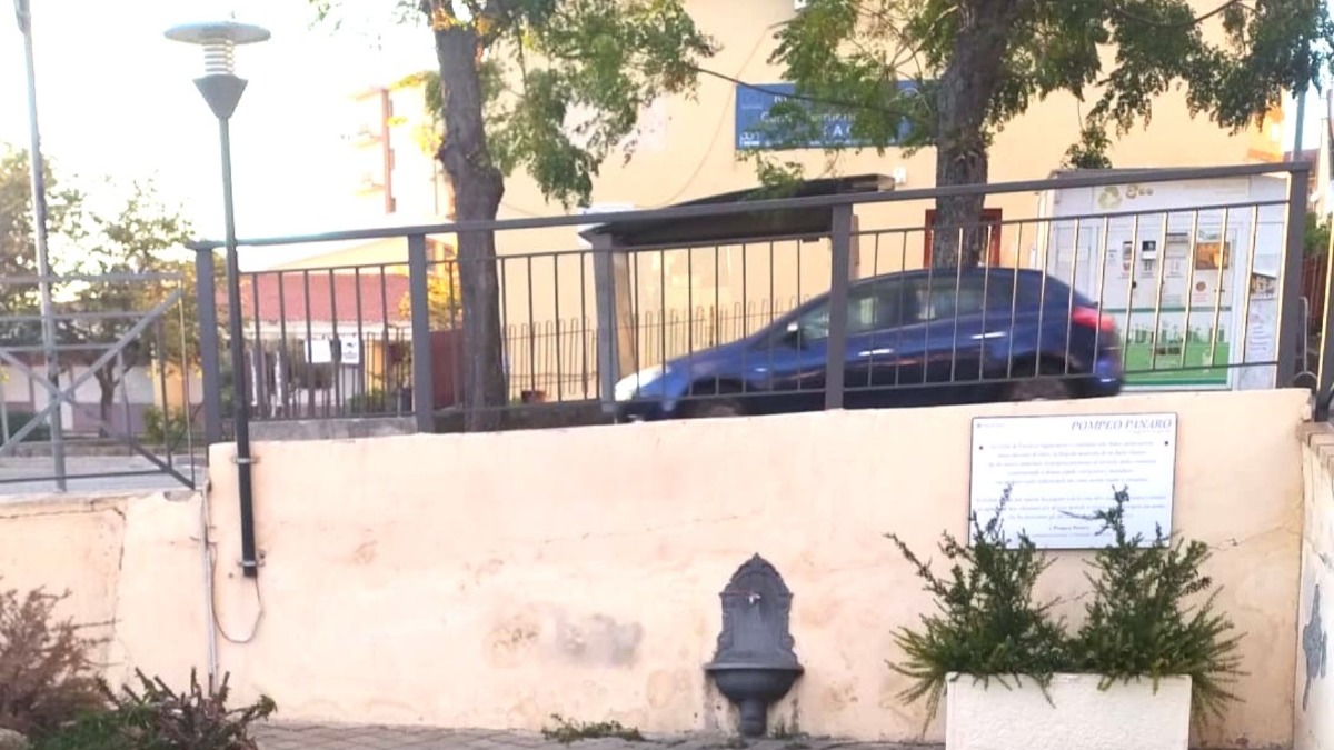 Paola, vandalizzato il Largo dedicato a Pompeo Panaro: il Comune condanna il gesto - 