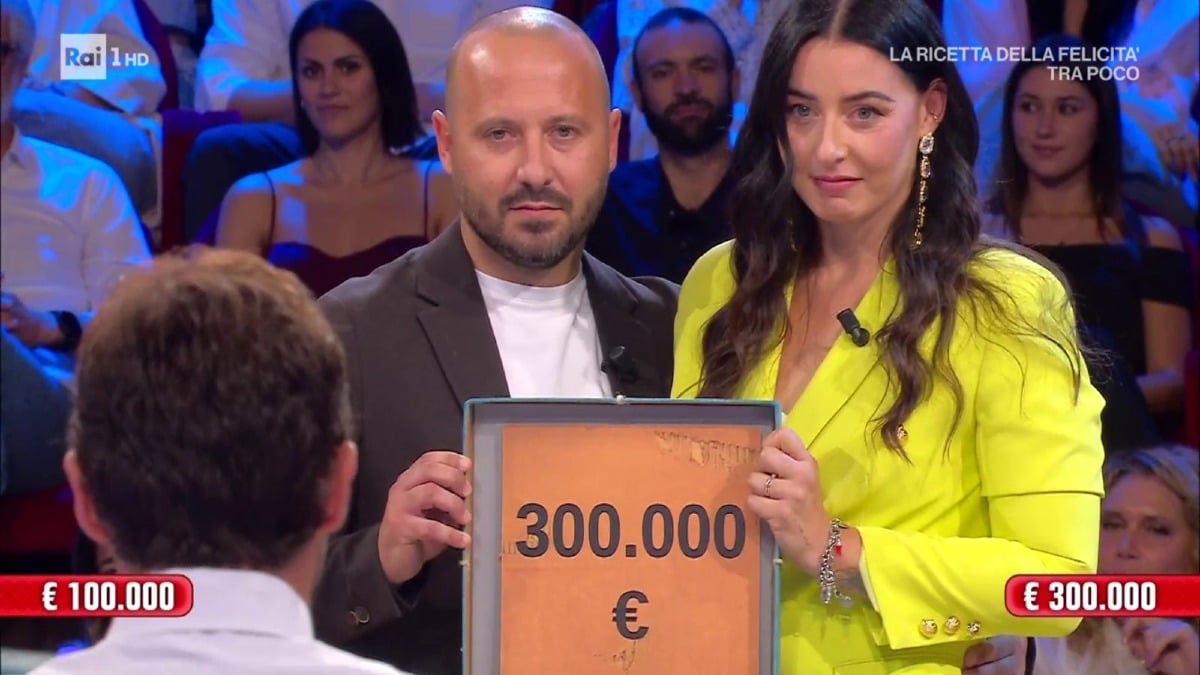 Affari Tuoi, trionfo per Francesca di Praia a Mare: vince 300mila euro - 