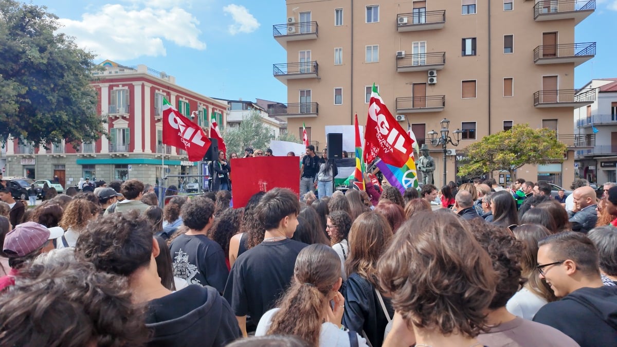 Cortei in Calabria: oltre 15 mila in piazza, Cgil parla di alta adesione - 