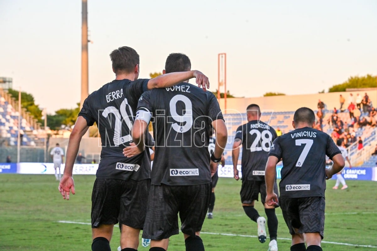 #CrotonePicerno 3-0 l Tre gol per rialzare la testa: il Crotone vince allo Scida - 